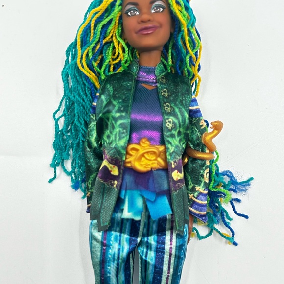 Disney’s descendants: The Rise of the Red dolls - Picture 5 of 5